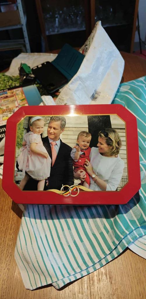 Blik metalen doos Delacre Koninlijke familie, Verzamelen, Ophalen of Verzenden, Zo goed als nieuw, Koek(jes), Overige merken