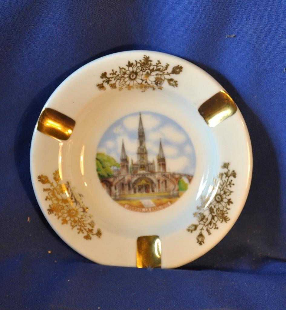 cendrier porcelaine de limoge basilique de lourdes, Verzamelen, Ophalen of Verzenden, Zo goed als nieuw, Asbak