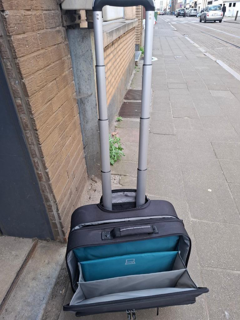 Chariot pour ordinateur portable Case Logic (2 pièces), 35 à 45 cm, Enlèvement ou Envoi, Comme neuf, Moins de 50 cm