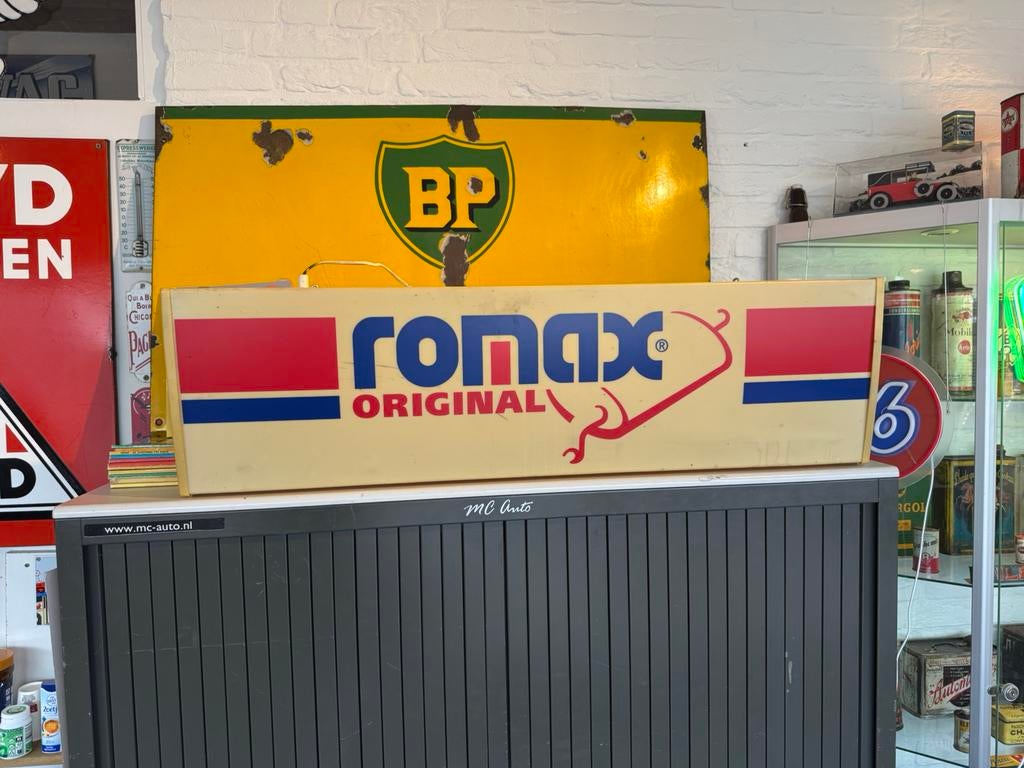 Romax évacue une ancienne boîte à lumière publicitaire, Enlèvement, Utilisé, Table lumineuse ou lampe (néon)