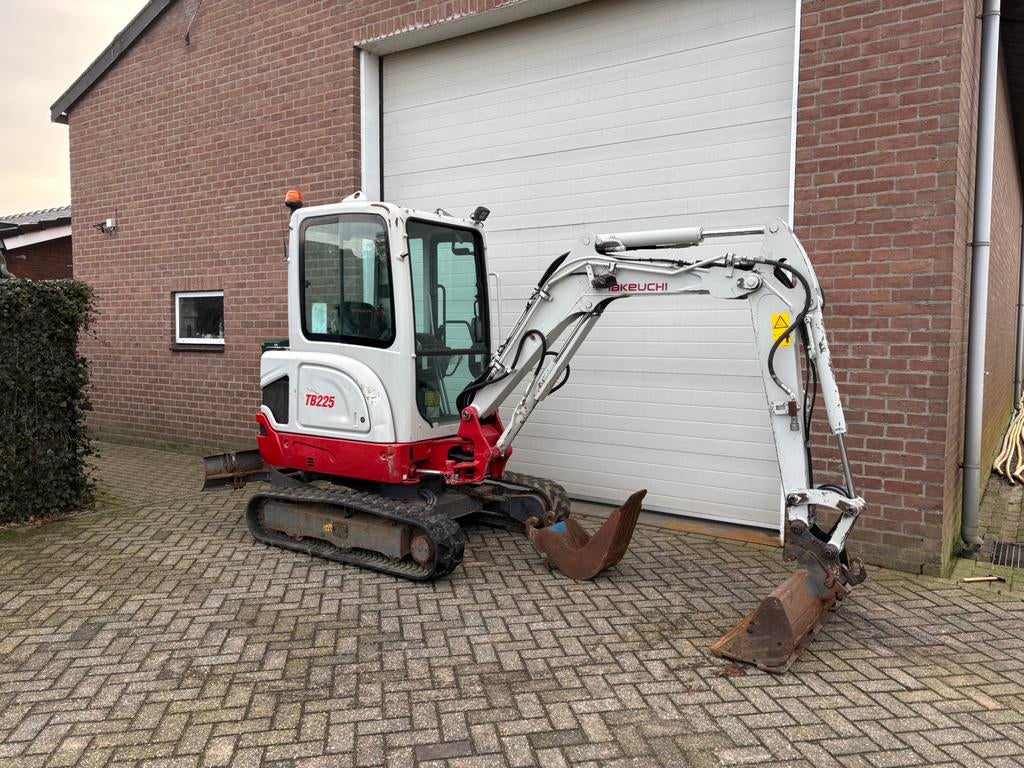 Takeuchi TB 225 Minigraver Graafmachine, Ophalen