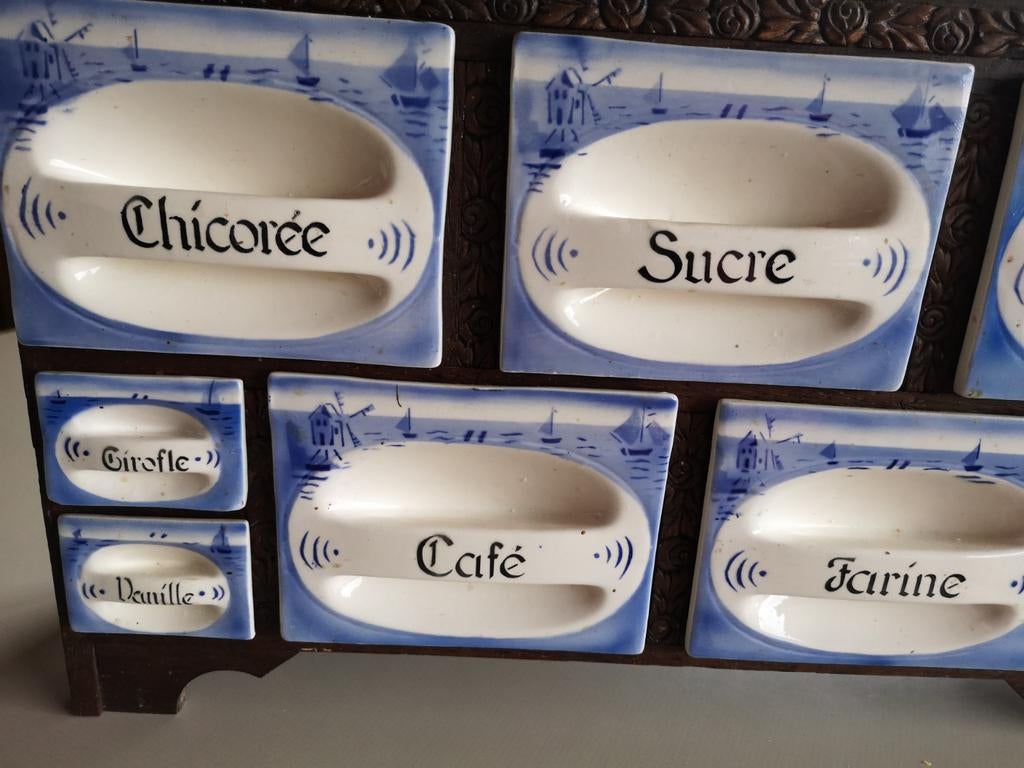 Antiek specerij kastje met keramische potten, Ophalen