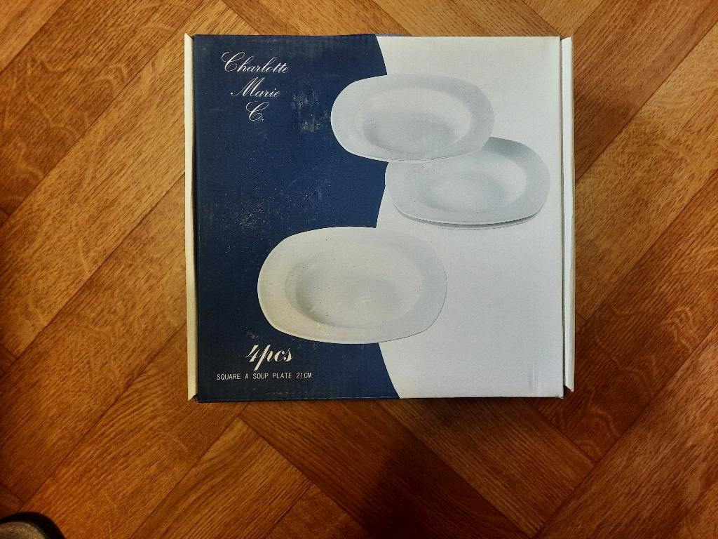 nieuw set 4 mooie soepborden witte keramiek Charlotte Marie, Enlèvement ou Envoi, Neuf, Céramique