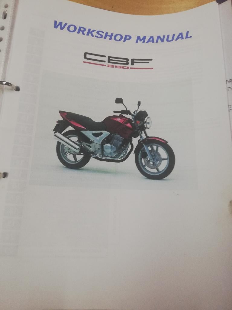 honda cbf 250 boek, Motos, Enlèvement, Utilisé