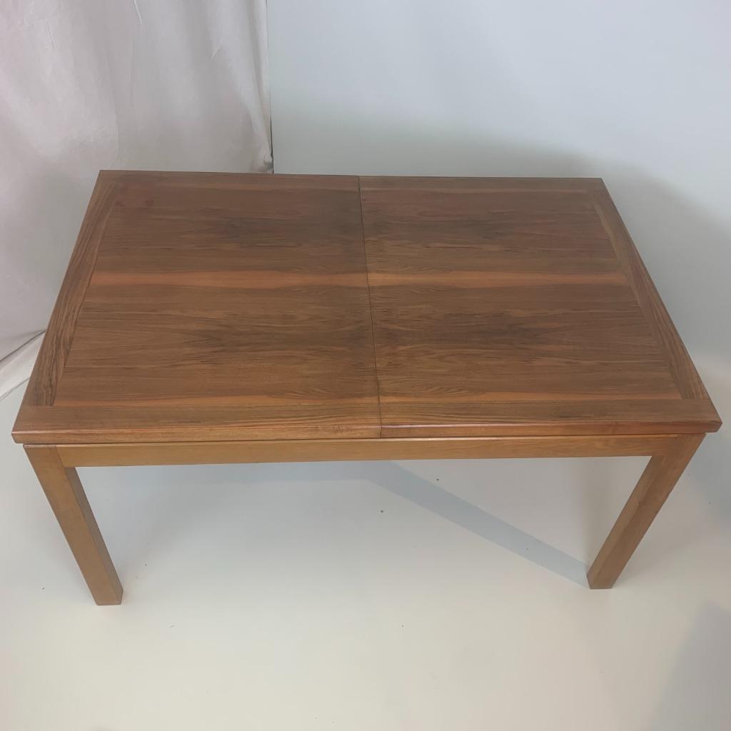 Table extensible de Jos De Mey pour Van den Berghe-Pauvers, Enlèvement ou Envoi