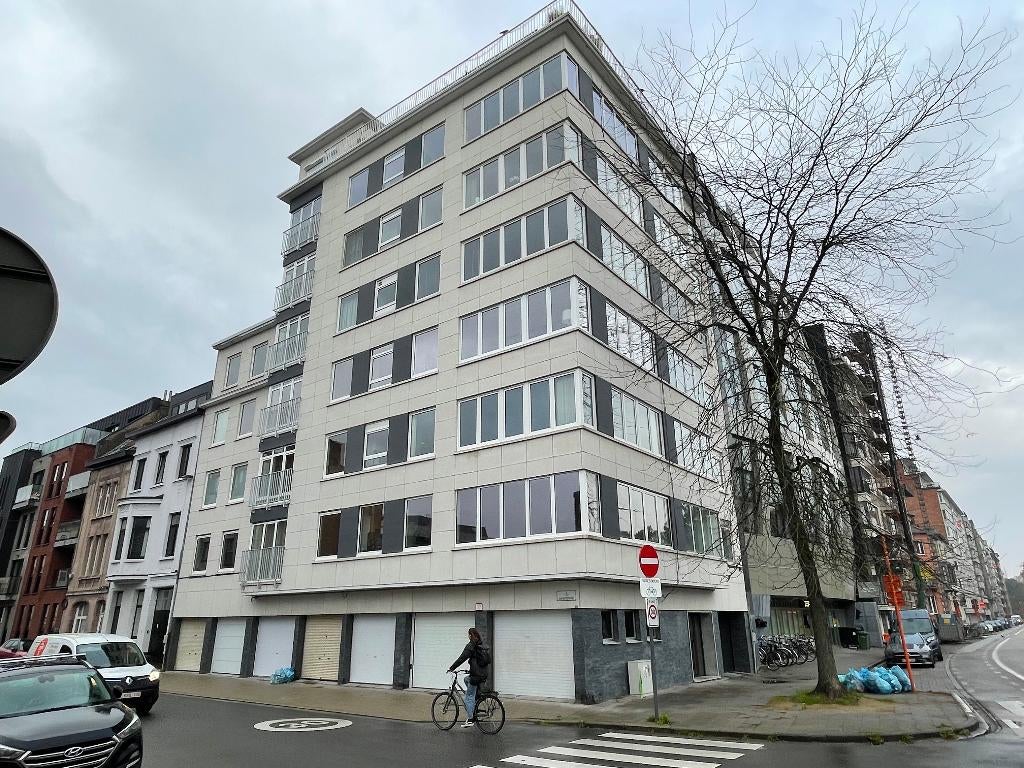 Afgesloten garagebox te Gent te huur, Immo, Garages en Parkeerplaatsen, Gent