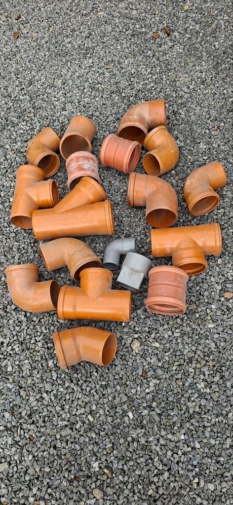 16 raccords en PVC pour le drainage, Bricolage & Construction, Enlèvement, Neuf, PVC, Évacuation
