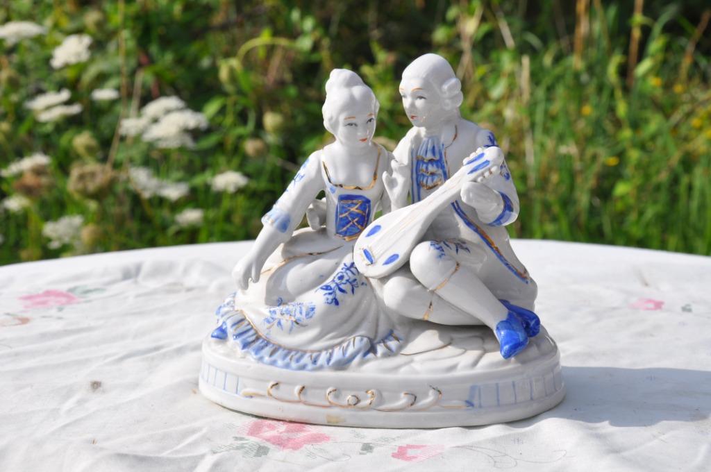 couple en faience joueur de mandoline, Antiquités & Art, Enlèvement ou Envoi