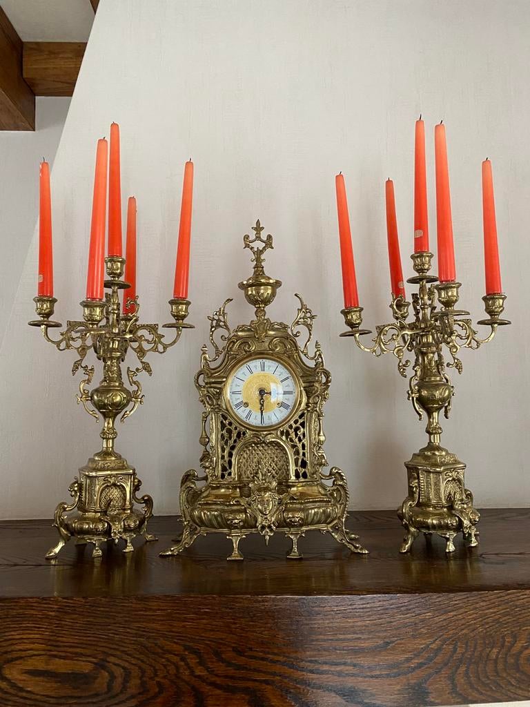 Schouw garnituur- klok met 2 kandelaars, Ophalen, Koper of Brons