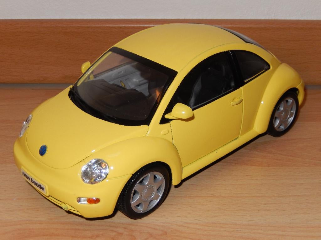 Volkswagen New Beetle 1/18 Burago, Enlèvement ou Envoi, Comme neuf, Voiture, Burago