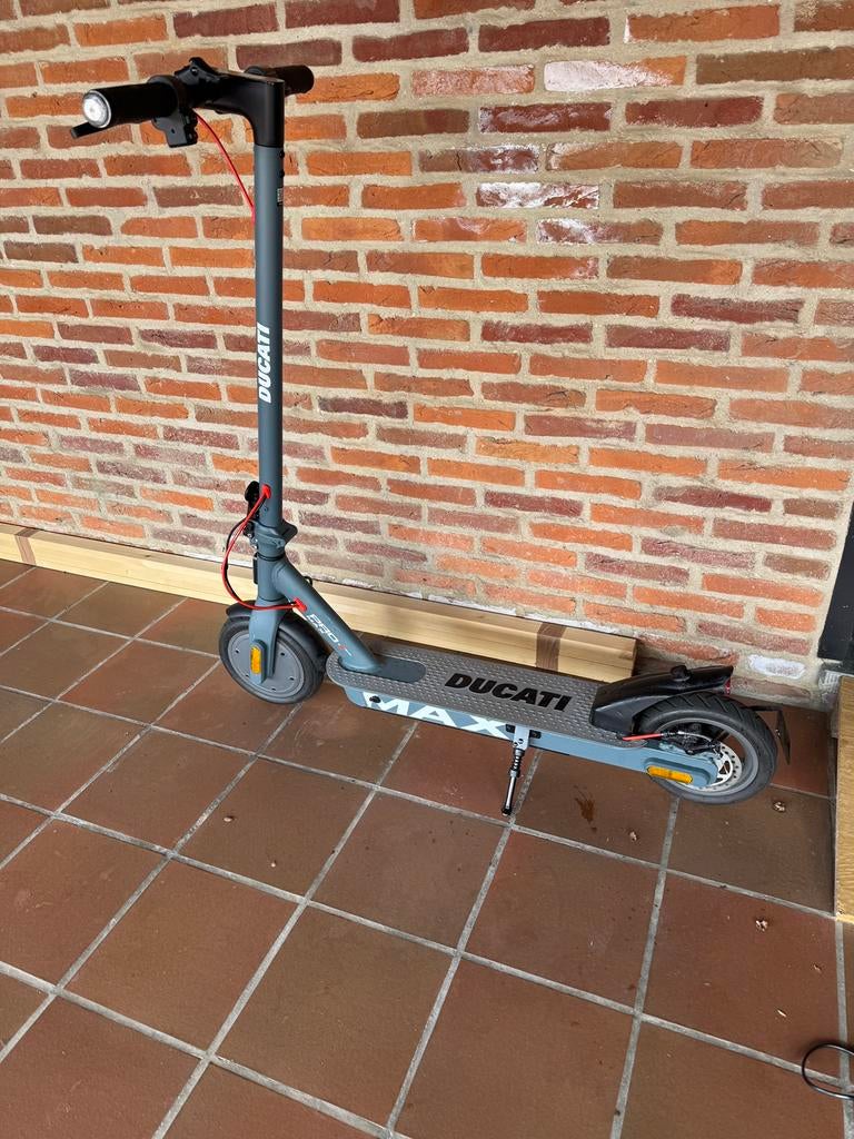 Ducati pro max 1 elektrische step, Fietsen en Brommers, Steps, Ophalen, Zo goed als nieuw, Elektrische step (E-scooter)