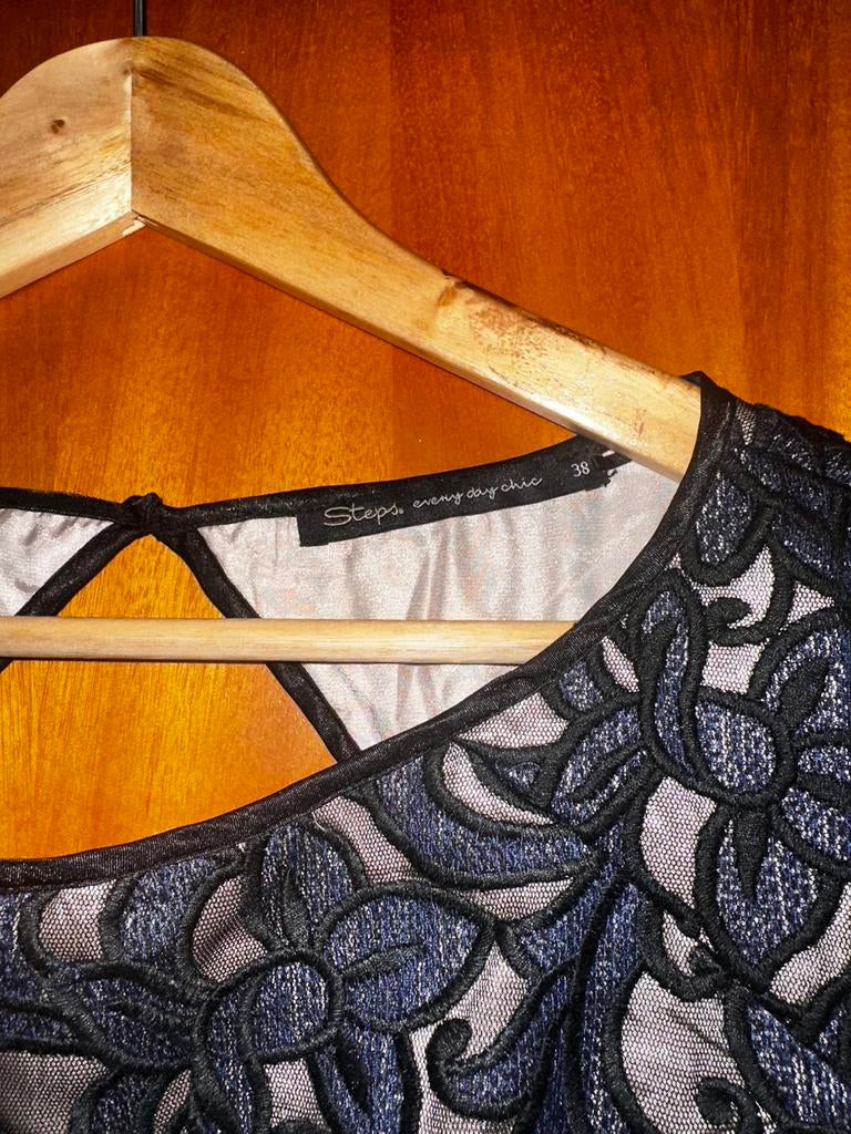 2 Belles robes de soirée., Enlèvement