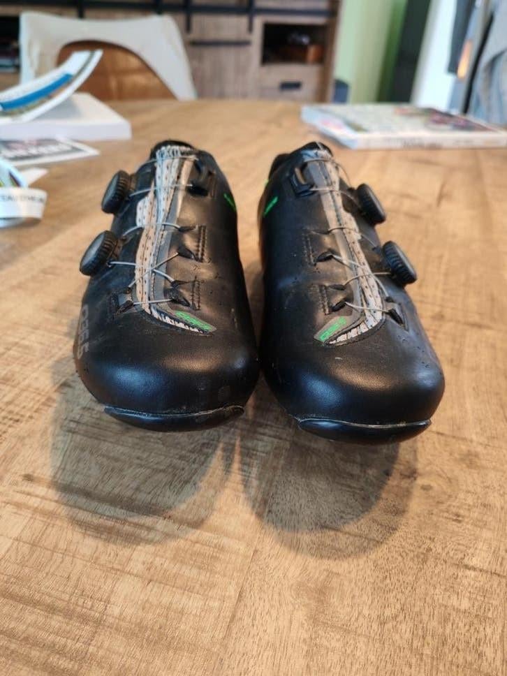 Chaussures de vélo Q36.5 Unique - taille 42, Vélos & Vélomoteurs, Accessoires vélo | Vêtements de cyclisme, Chaussures, Enlèvement ou Envoi