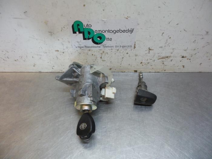 Serrure de contact + clé d'un Toyota Auris (Auris 07-), -, 3 mois de garantie, Toyota, Utilisé