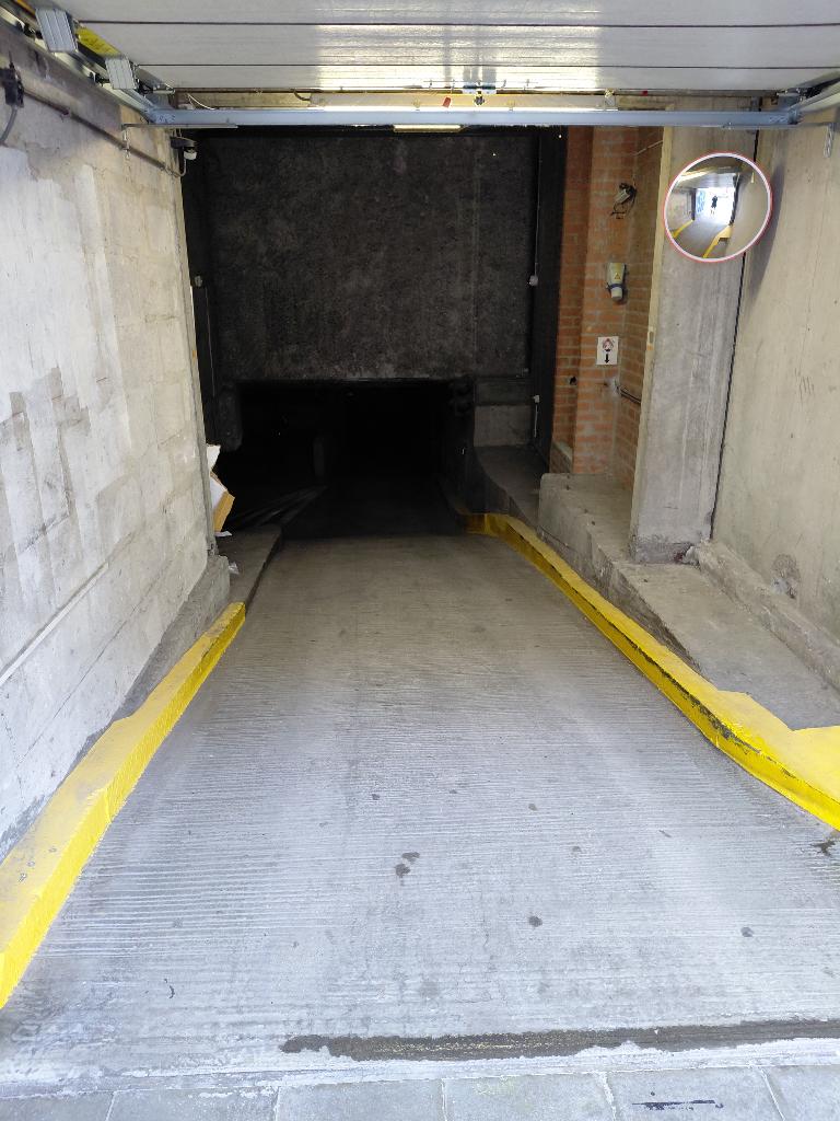 Emplacement voiture à louer Av. de la Couronne 172 Ixelles., Bruxelles