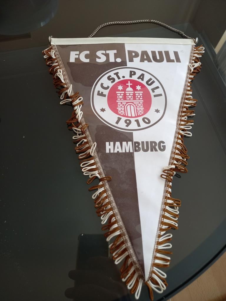 fanion fc saint pauli, Ophalen