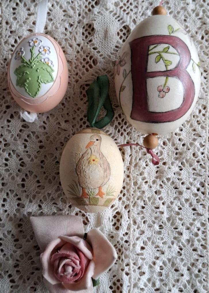 3 handbeschilderde echte eieren , B, gans en bloemen, PASEN, Diversen, Pasen, Gebruikt, -, -, Ophalen of Verzenden