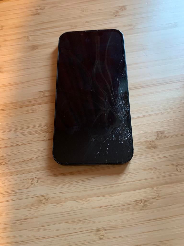 Iphone 13 128GB Zwart - Werkt perfect, scherm gebarsten, Telecommunicatie, Verzenden, Zwart, IPhone 13, Zonder simlock