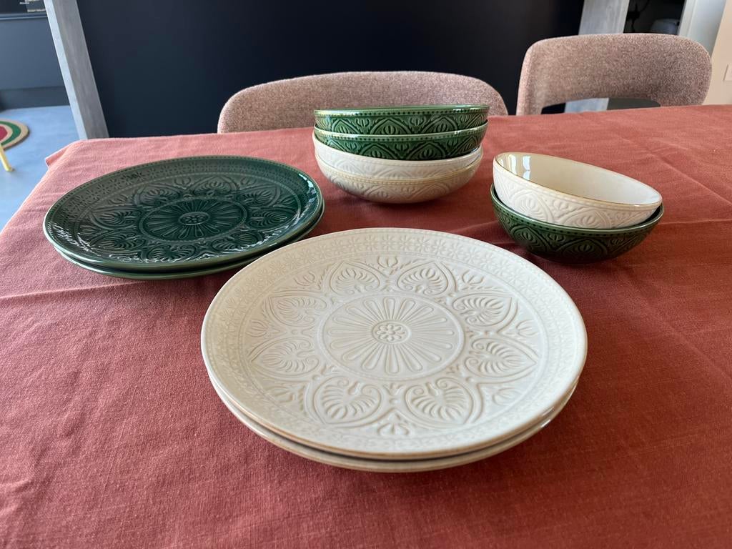 Set borden en kommen, Huis en Inrichting, Keuken | Servies, Ophalen of Verzenden, Nieuw, Bord(en)