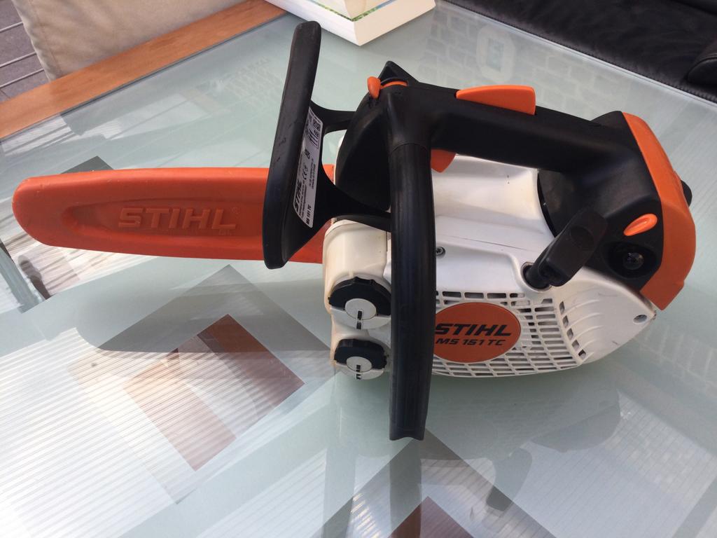 Professionele kettingzaag Stihl 151tc perfecte staat bj 2024, Doe-het-zelf en Bouw, Ophalen of Verzenden, Zo goed als nieuw, Kettingzaag