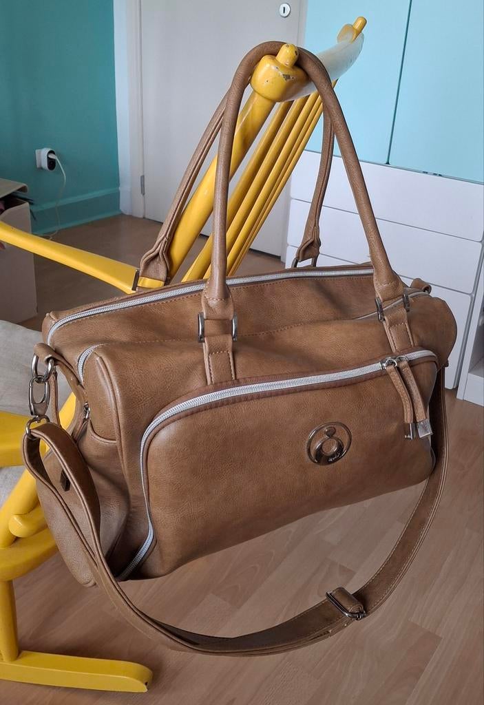 Sac à langer marron Isoki avec accessoires, Enfants & Bébés, Enlèvement, Utilisé, Sac d'épaule