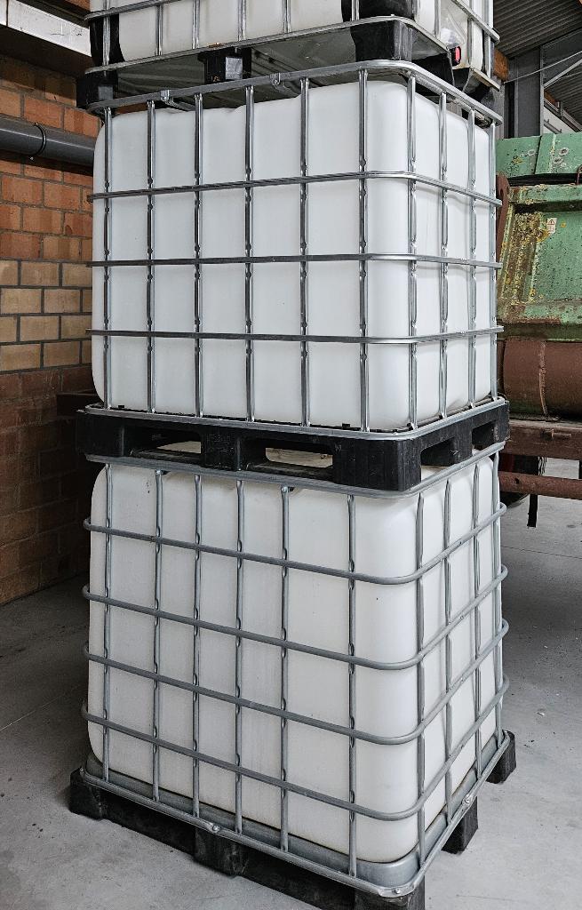 3 cuves IBC blanches sur palette PVC, 150 litres ou plus, Enlèvement ou Envoi, Comme neuf, Synthétique