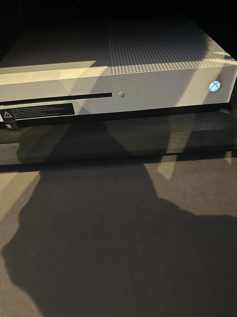 Xbox One, Games en Spelcomputers, Ophalen of Verzenden, Zo goed als nieuw, Met 2 controllers, Xbox One