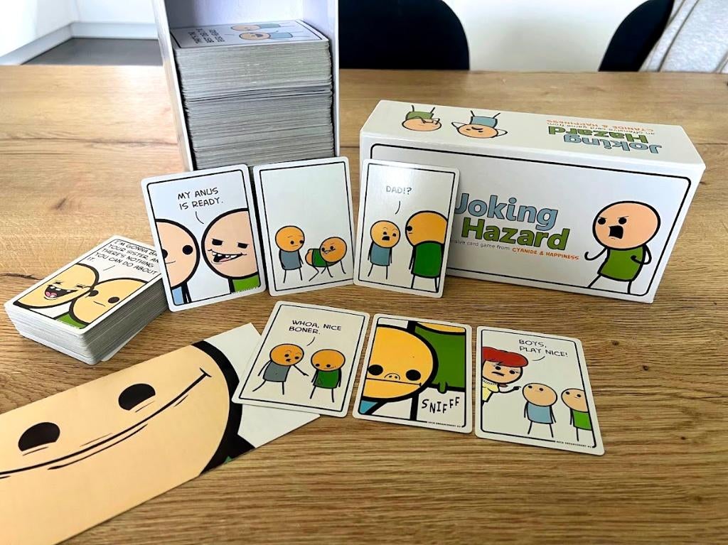 Joking Hazard + Deck enhancement #1 & #2, Vijf spelers of meer, Ophalen, Zo goed als nieuw, Cyanide & Happiness