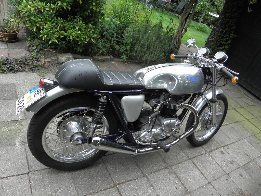 Unieke totaal gereviseerde BIKE "Triton"style., Motoren, 2 cilinders, Meer dan 35 kW, Overig, 650 cc