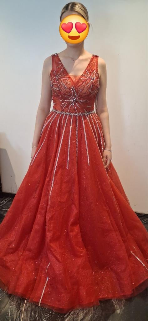 Robe rouge — presque neuve, Vêtements | Femmes, Vêtements de mariage & Accessoires de mariage, Comme neuf, Robe de mariée, Rouge