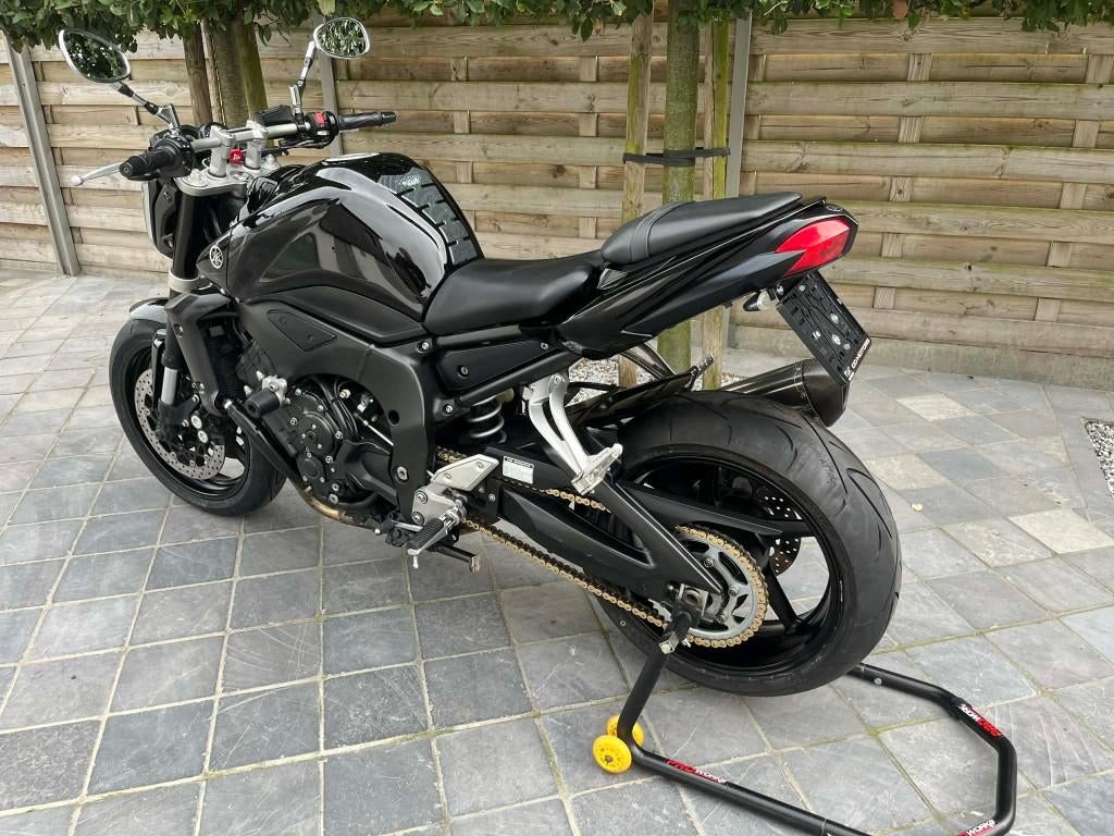 YAMAHA FZ1-N **topstaat** akrapovic **, Sportuitlaat, 4 cilinders, Motorrijbewijs A, Bedrijf