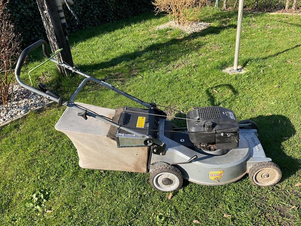 Zelftrekker. Briggs and Stratton, Tuin en Terras, Grasmaaiers, Ophalen