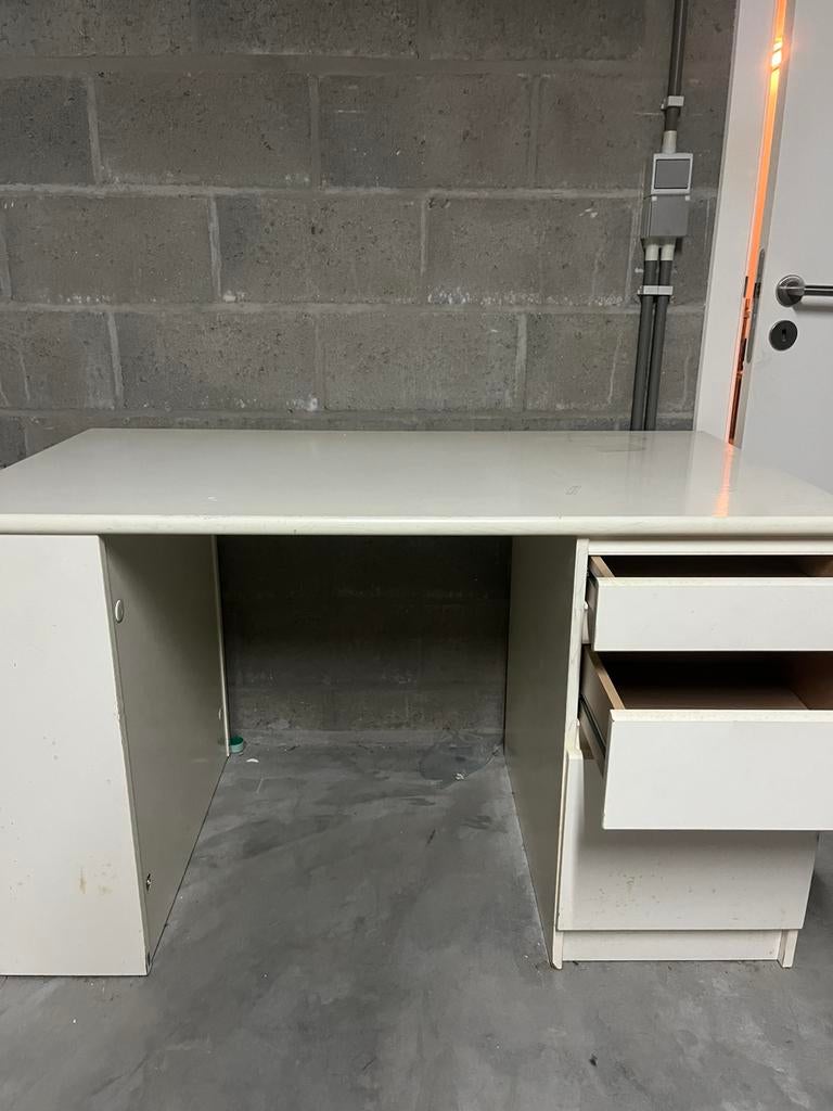 Houten bureau met laden en planken, Ophalen, Gebruikt, Wit, Hout