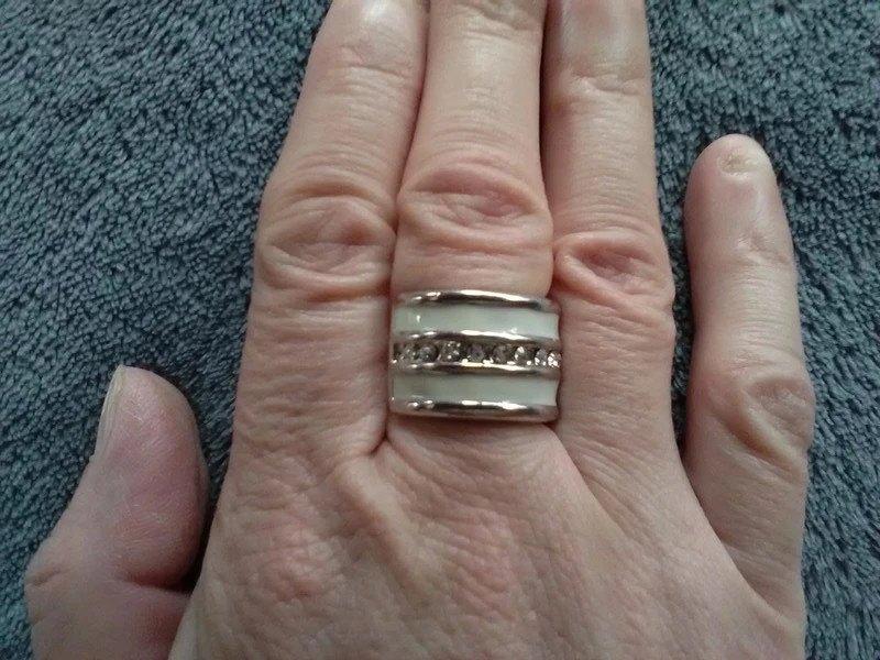 Yves Rocher witte ring met verstelbare strass, IJzer of Staal, Wit, Nieuw, Ophalen of Verzenden