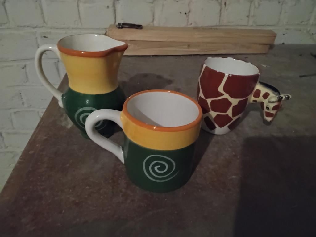 2 tasse et cruche à  lait, Comme neuf