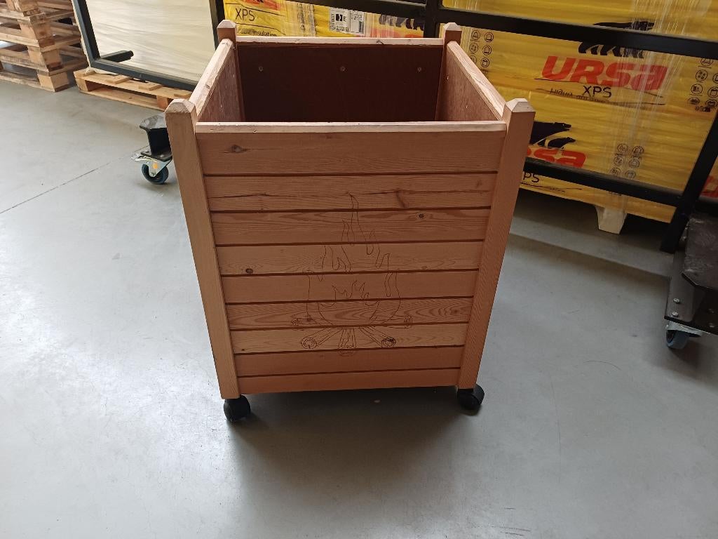 Houten bak voor brandhout, Ophalen