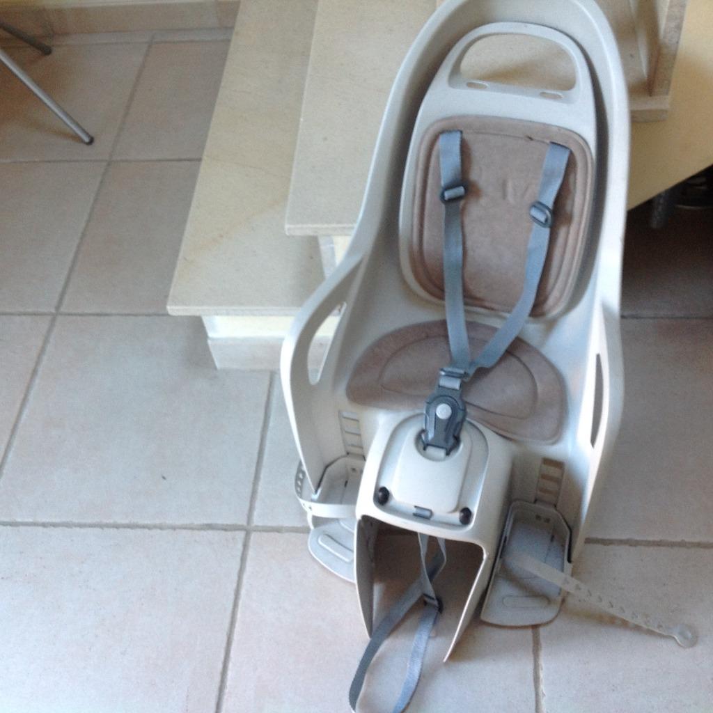 Siège de vélo Polisport avec protections latérales, Vélos & Vélomoteurs, Accessoires vélo | Sièges de vélo, Enlèvement ou Envoi