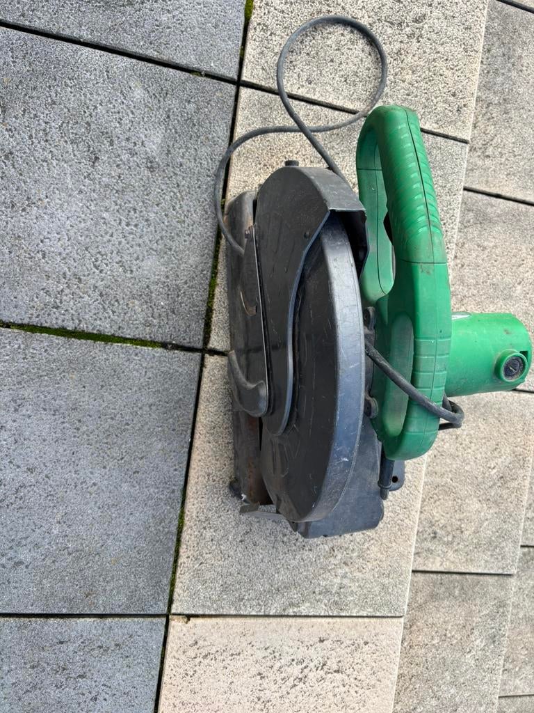 Circulaire Hitachi metal à reparer, Bricolage & Construction, Enlèvement, Utilisé, Hitachi, 1200 watts ou plus