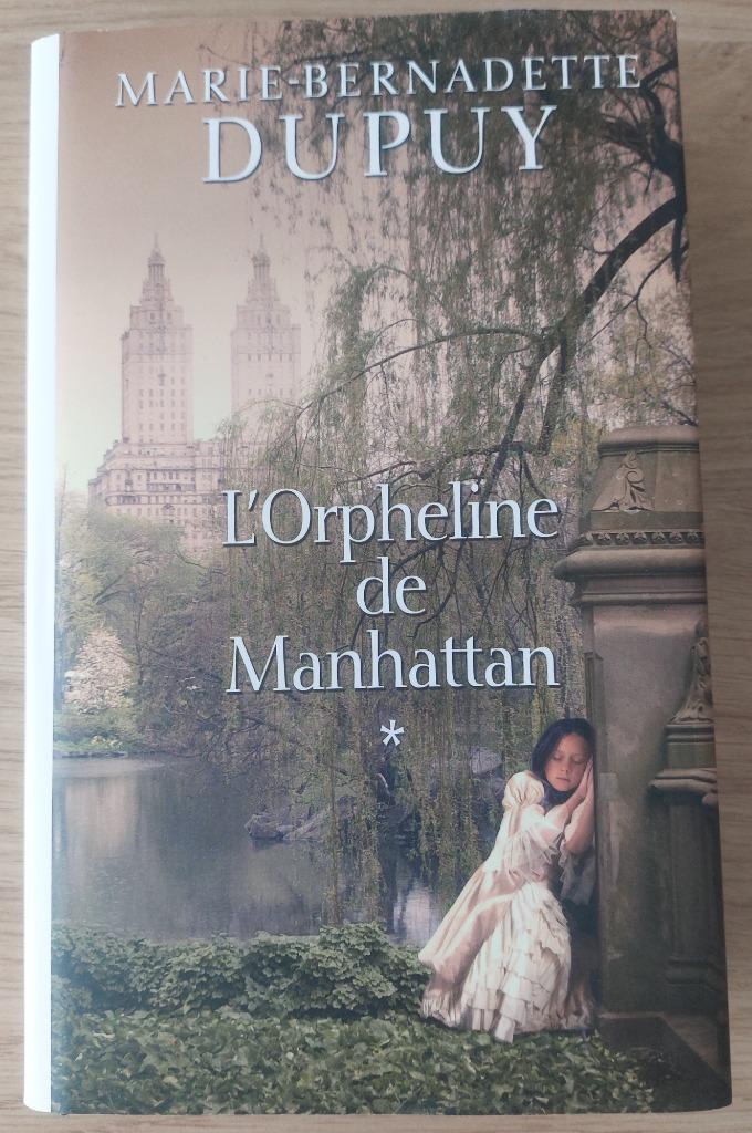 Marie-Bernadette Dupuy - L'Orpheline de Manhattan - T. 1, Livres, Romans, Enlèvement ou Envoi, Comme neuf, Marie-Bernadette Dupuy