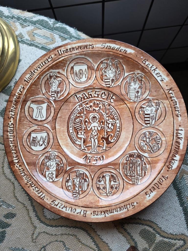 Wandbord met giles Hasselt, Ophalen