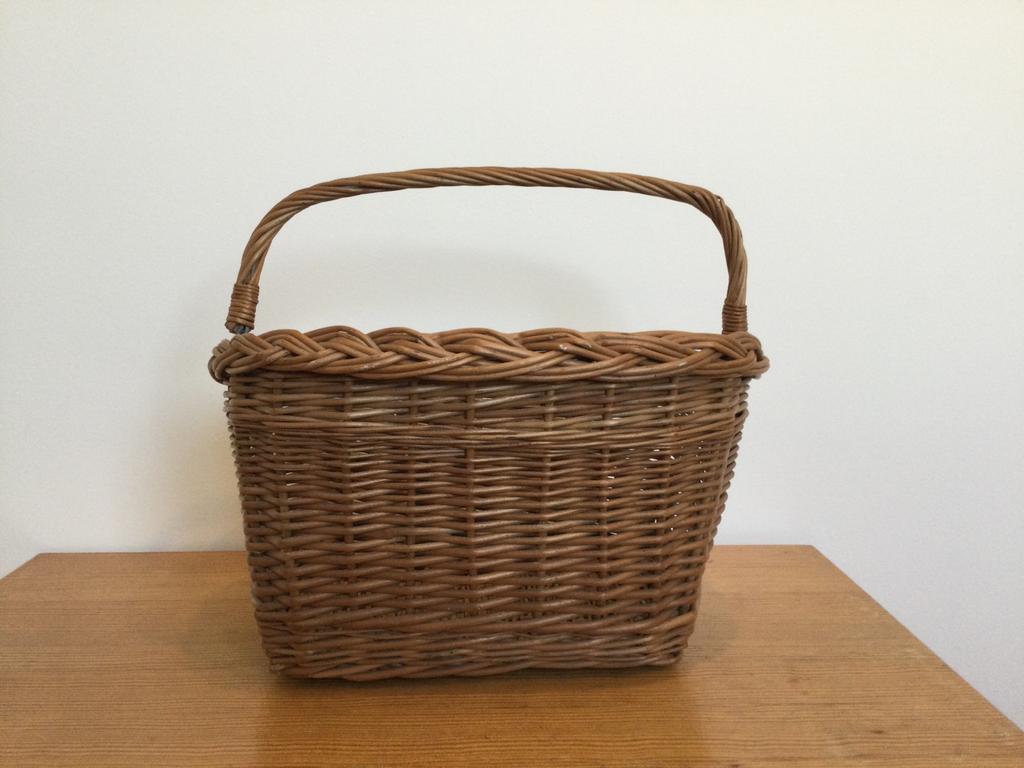 Rieten fietsmand met handvat, Fietsen en Brommers, Fietsaccessoires | Fietsmanden, Ophalen, Zo goed als nieuw, Fietsmand
