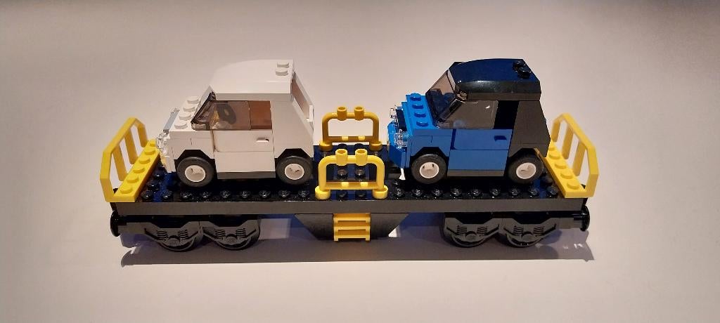 Lego trein: wagon met 2 stadsautootjes, Ophalen of Verzenden, Zo goed als nieuw, Complete set, Lego