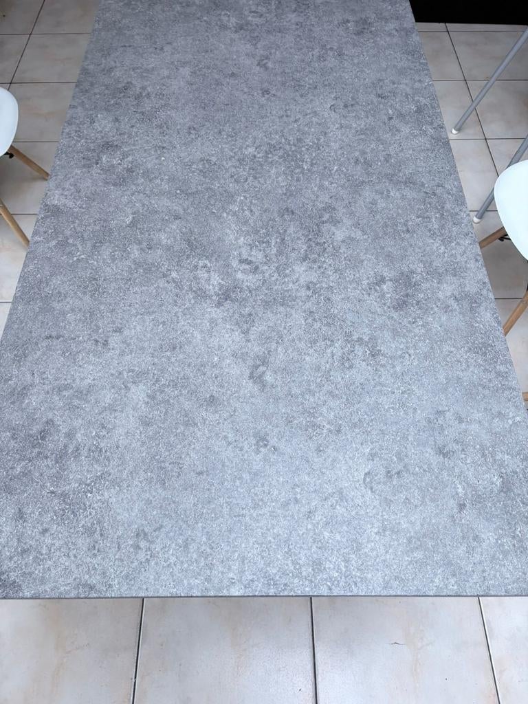 Table gris béton, Enlèvement, Comme neuf, Gris