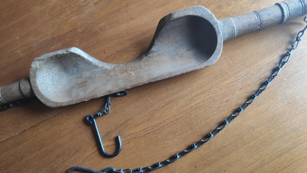 Oud 19e-eeuws waterdraagjuk, Ophalen