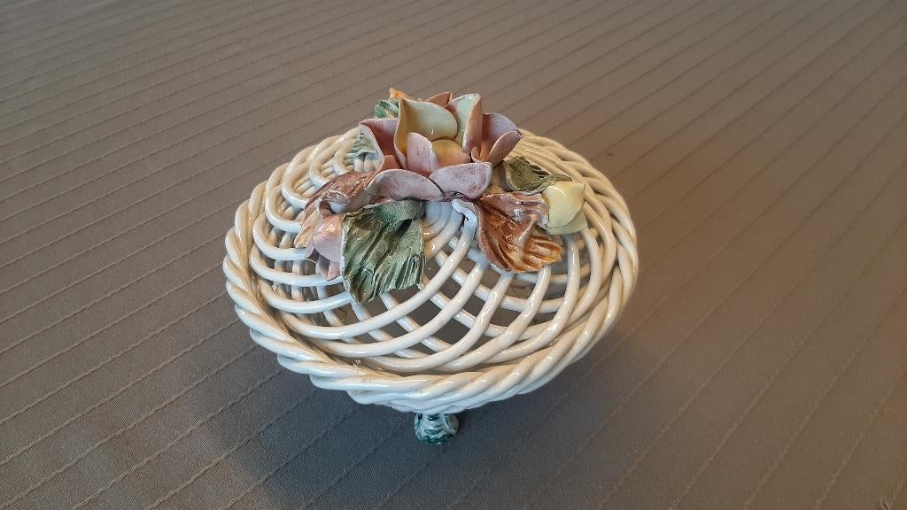 BASSANO porseleinen/keramiek mandje vintage, Ophalen