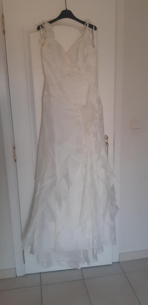 Robe de mariée type sirène taille 40 couleur ivoire, Vêtements | Femmes, Vêtements de mariage & Accessoires de mariage, Comme neuf