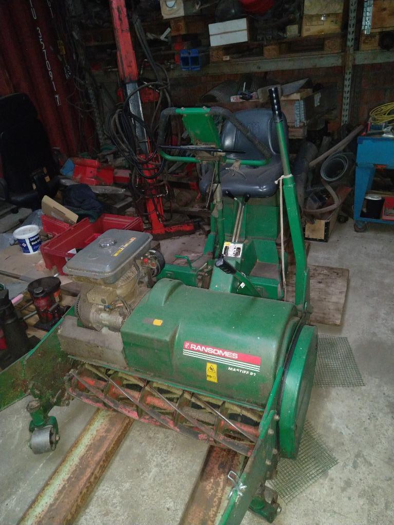 Ransomes Mastiff 91 ( 2 kooimaaiers), Jardin & Terrasse, Tondeuses à gazon, Vitesses, Tondeuses à gazon à essence, Utilisé, Enlèvement