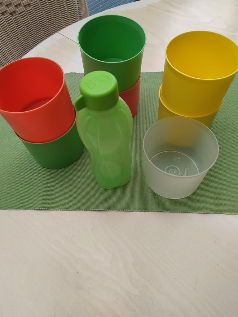 7 grote bekers + drinkfles van tupperware, Ophalen, Zo goed als nieuw, Groen