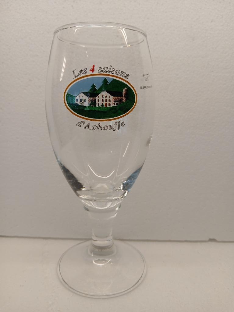 Joli verre sur pied LES 4 SAISONS D'ACHOUFFE en parfait état, Collections, Marques de bière, Comme neuf, Verre ou Verres, Autres marques