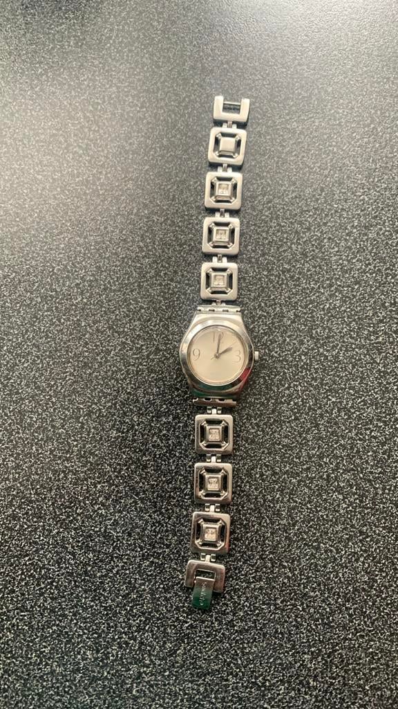 Swatch irony v8 dames, Handtassen en Accessoires, Horloges | Dames, Ophalen, Swatch